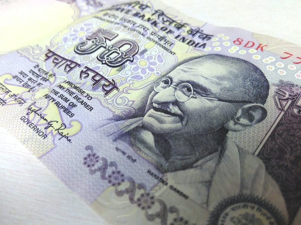‘किसी ने नकदी का ढेर जलाने की धमकी दी’