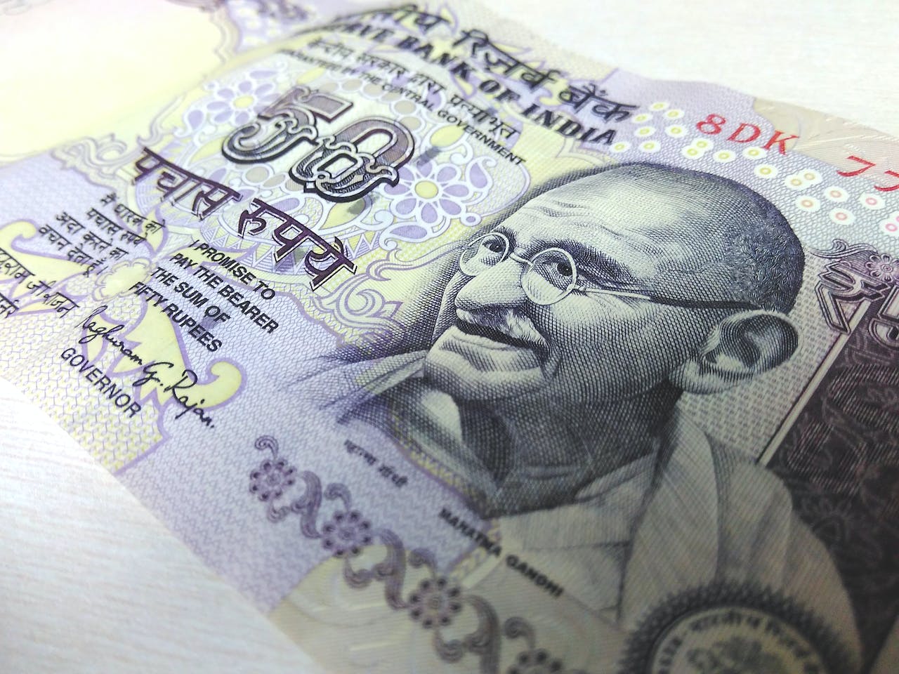 ‘किसी ने नकदी का ढेर जलाने की धमकी दी’