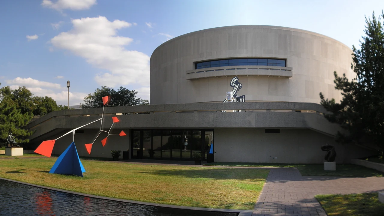 Hirshhorn Museum building Washington DC